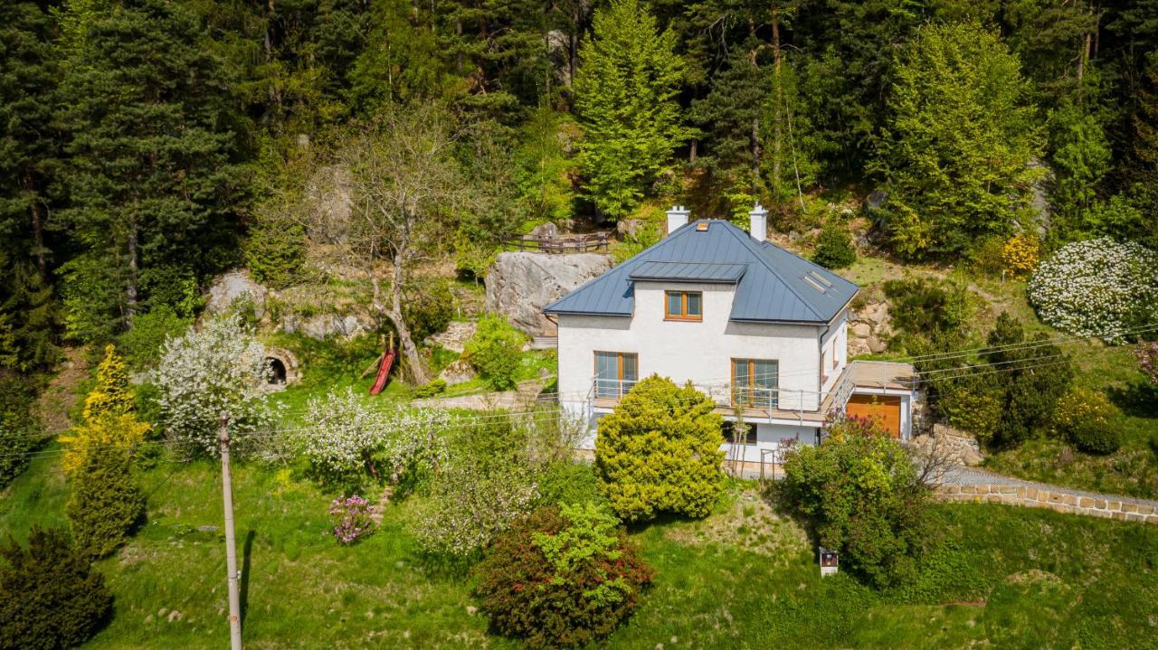 Apartman Pod Skalou V Ceskem Raji Besedice Exterior photo