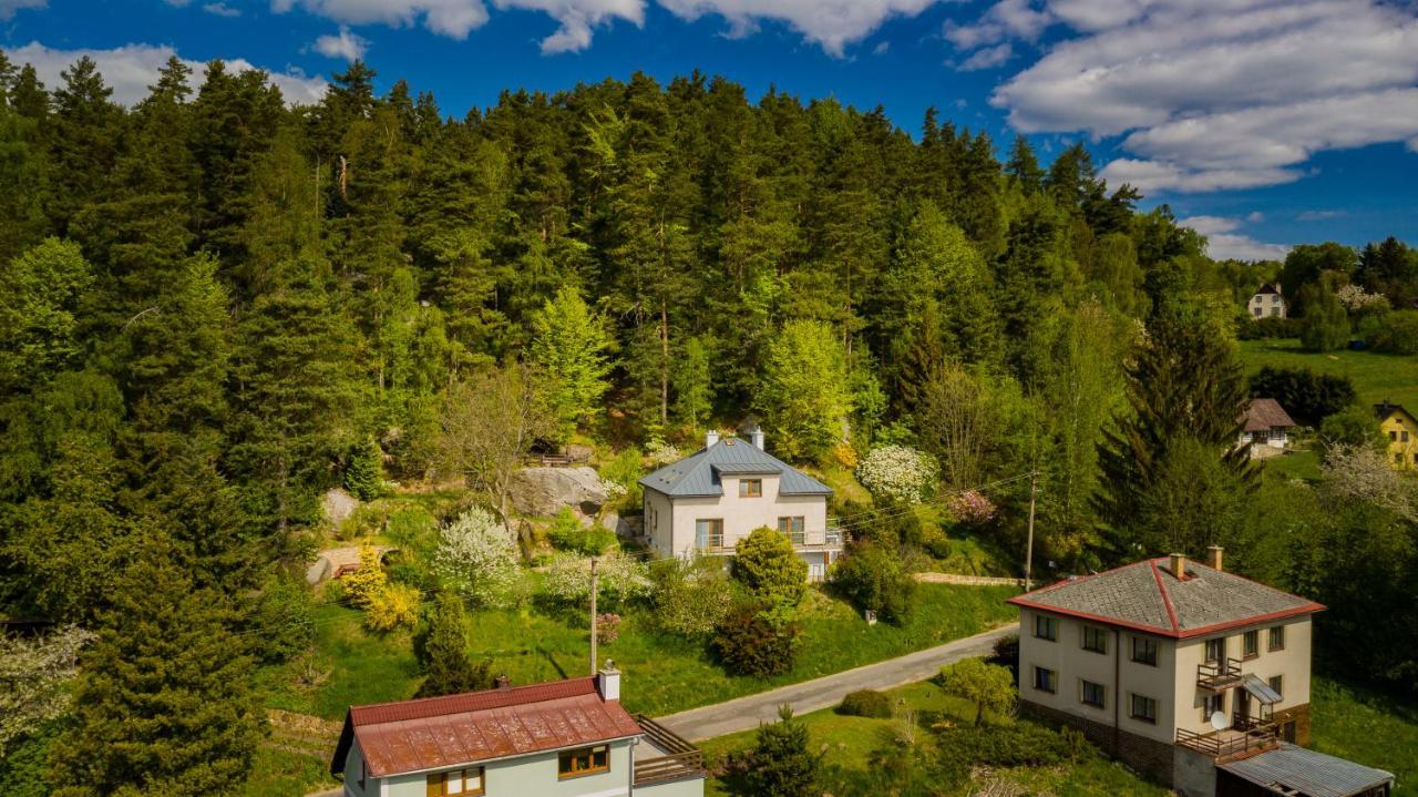 Apartman Pod Skalou V Ceskem Raji Besedice Exterior photo
