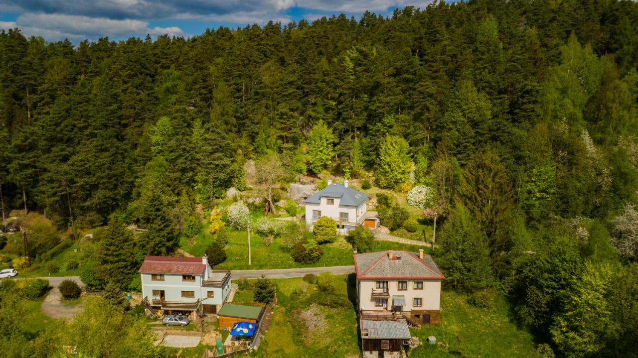 Apartman Pod Skalou V Ceskem Raji Besedice Exterior photo
