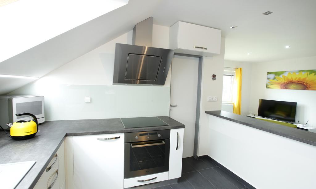 Apartman Pod Skalou V Ceskem Raji Besedice Exterior photo