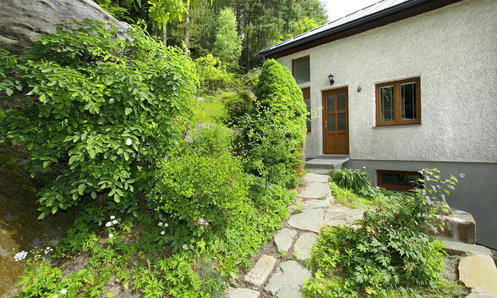 Apartman Pod Skalou V Ceskem Raji Besedice Exterior photo