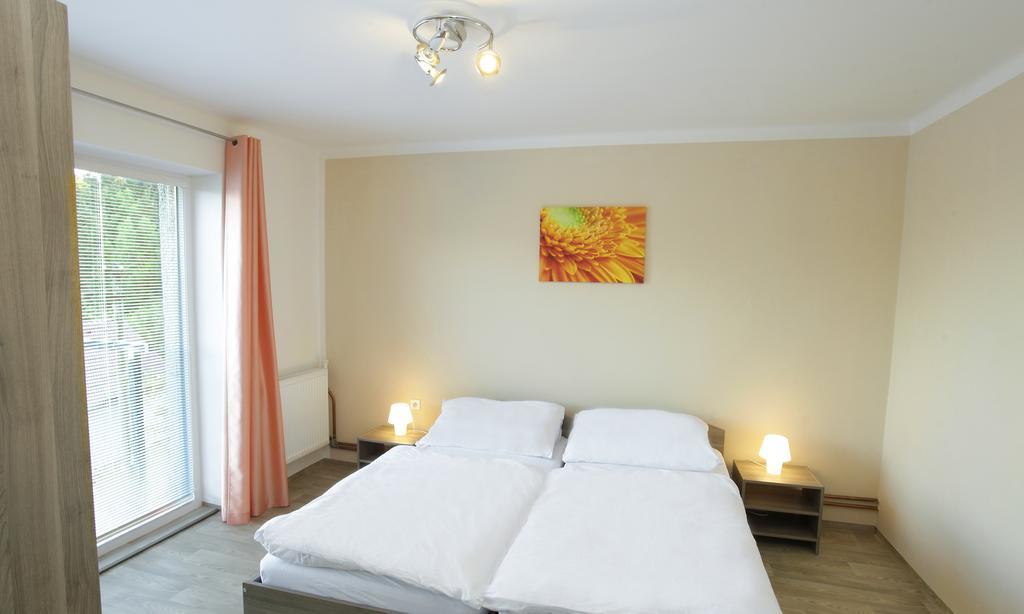 Apartman Pod Skalou V Ceskem Raji Besedice Exterior photo