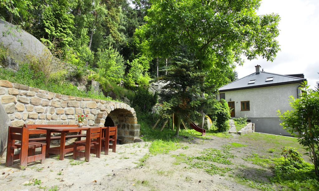 Apartman Pod Skalou V Ceskem Raji Besedice Exterior photo