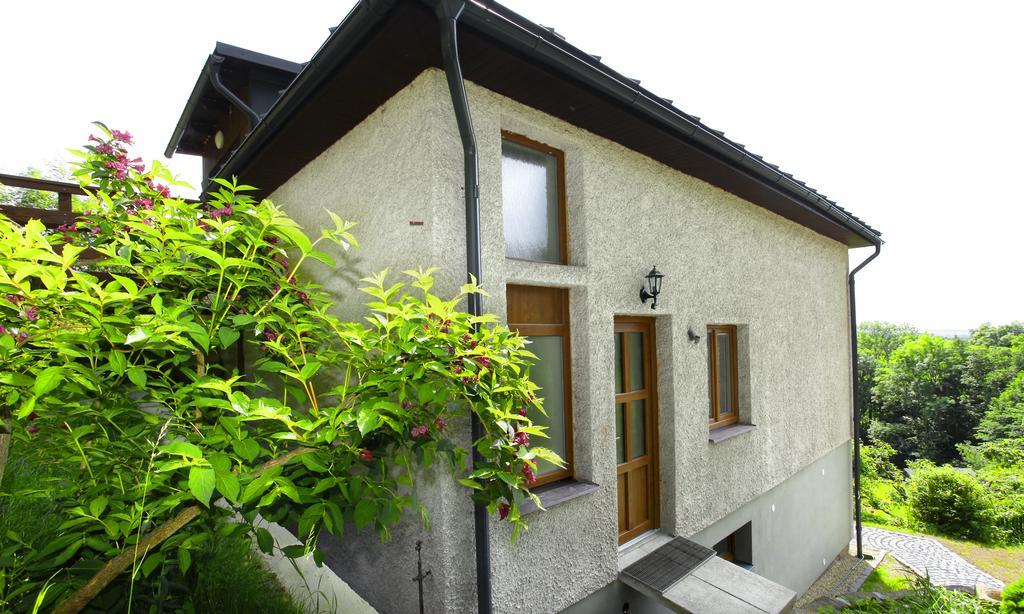 Apartman Pod Skalou V Ceskem Raji Besedice Exterior photo