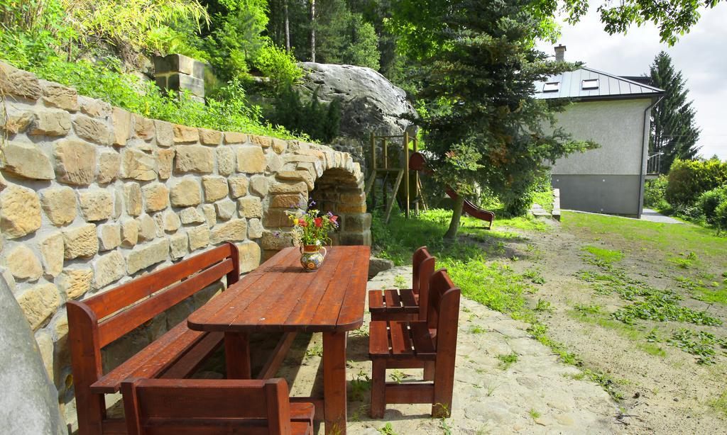 Apartman Pod Skalou V Ceskem Raji Besedice Exterior photo