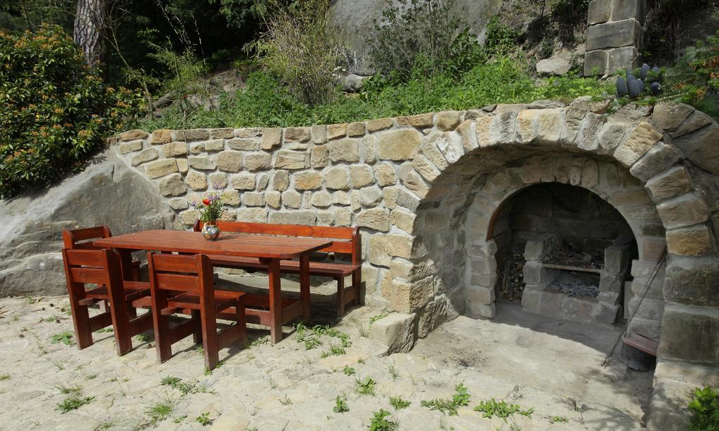 Apartman Pod Skalou V Ceskem Raji Besedice Exterior photo