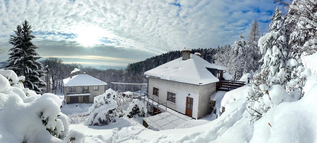 Apartman Pod Skalou V Ceskem Raji Besedice Exterior photo