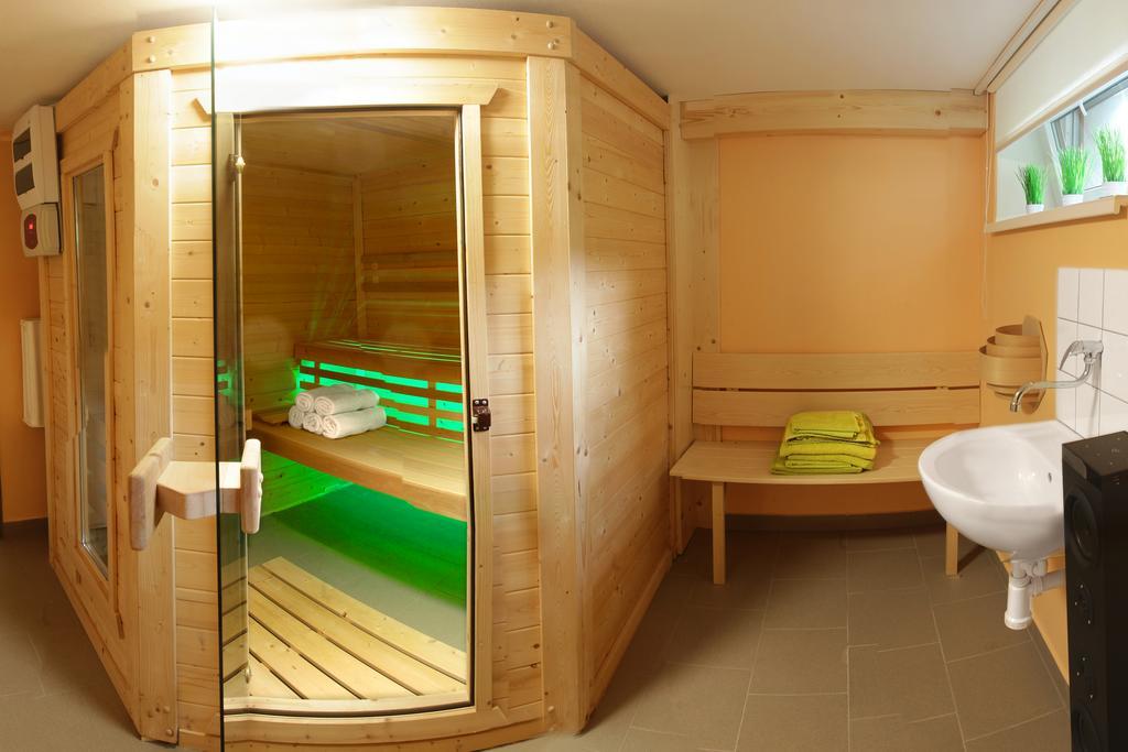 Apartman Pod Skalou V Ceskem Raji Besedice Exterior photo