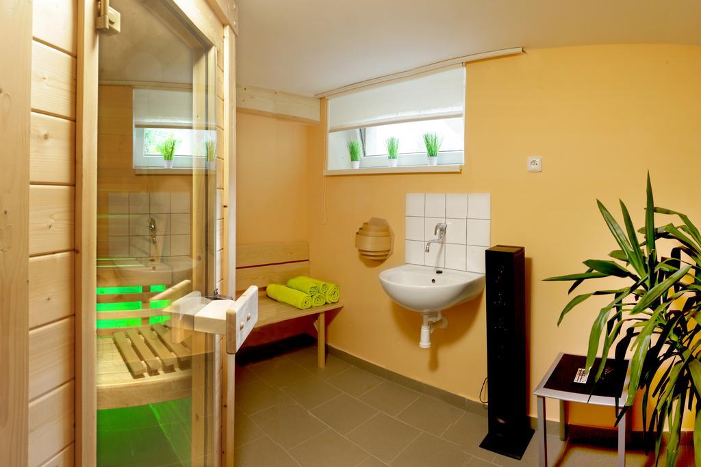 Apartman Pod Skalou V Ceskem Raji Besedice Exterior photo