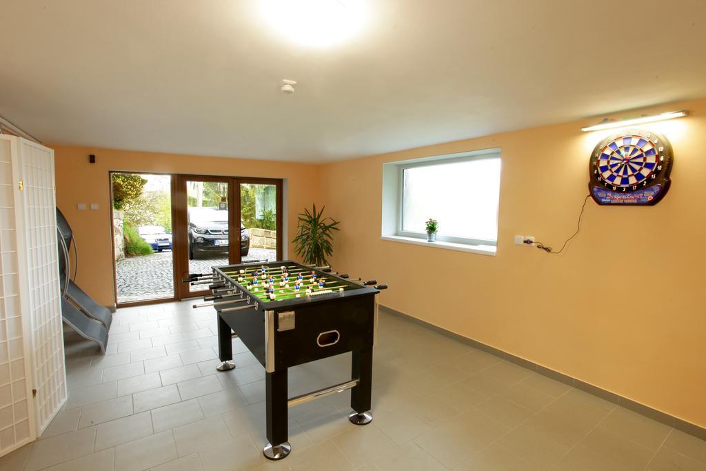 Apartman Pod Skalou V Ceskem Raji Besedice Exterior photo