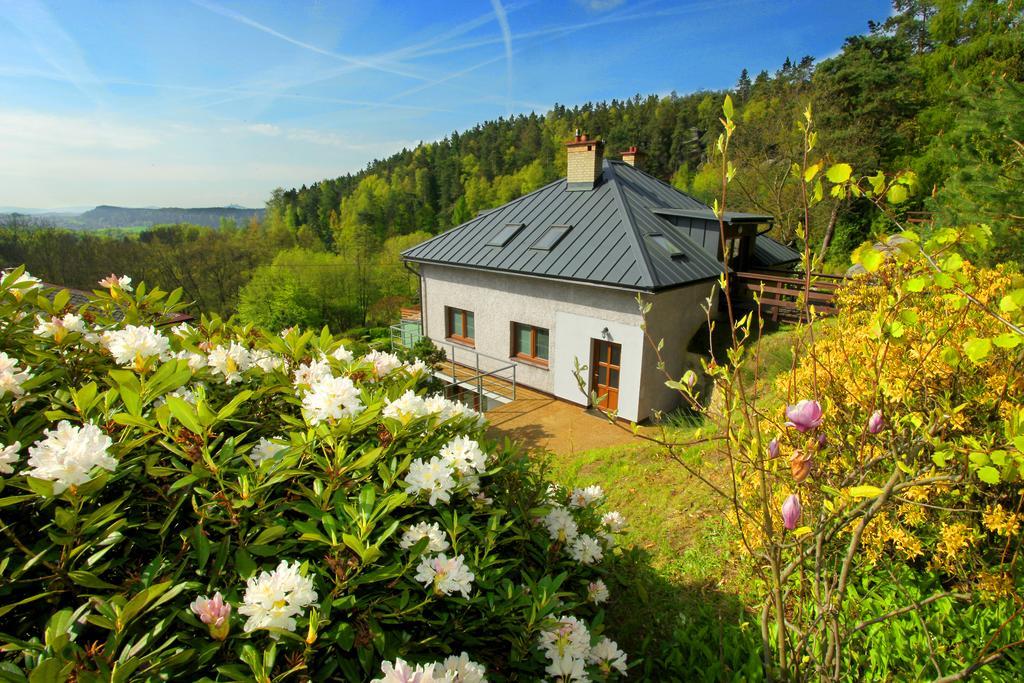 Apartman Pod Skalou V Ceskem Raji Besedice Exterior photo