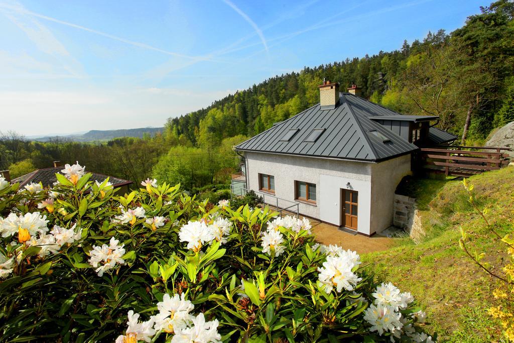 Apartman Pod Skalou V Ceskem Raji Besedice Exterior photo