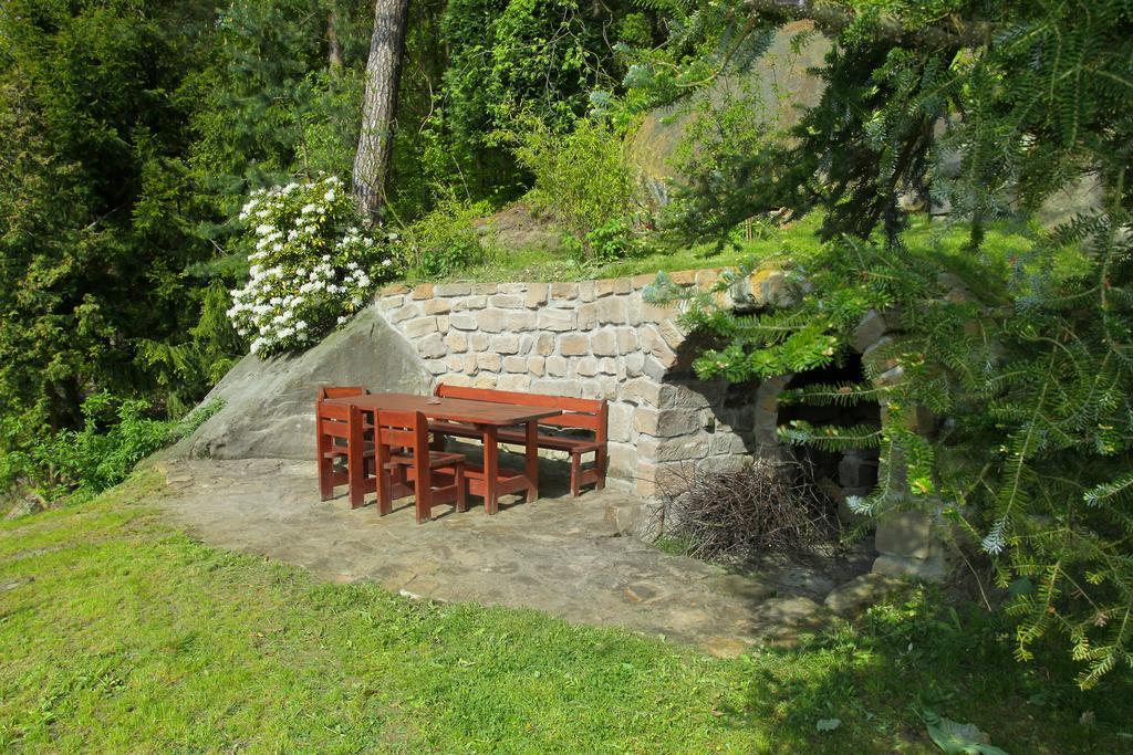 Apartman Pod Skalou V Ceskem Raji Besedice Exterior photo